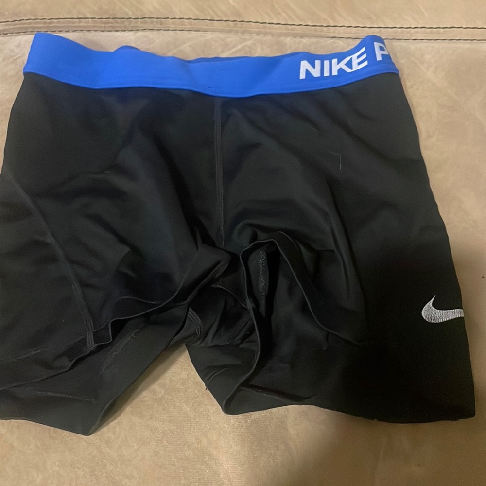 Nike pro shorts size small